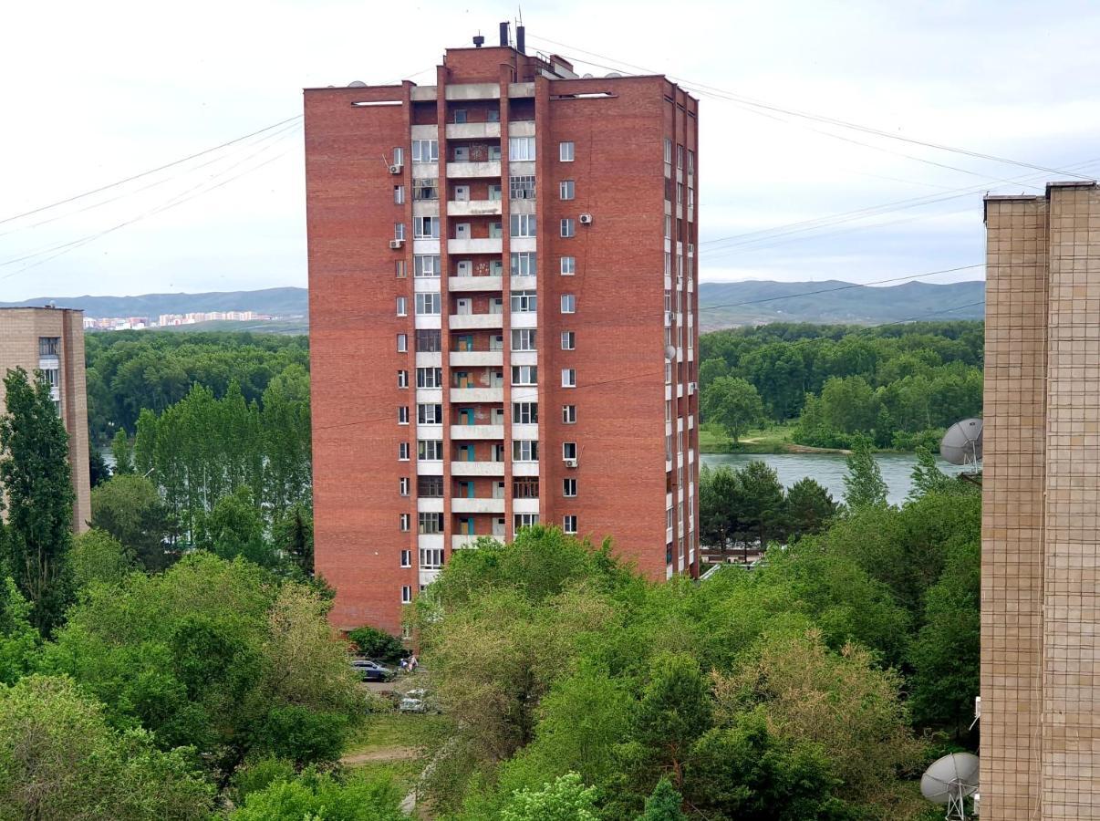 Apartment на Стрелке с красивым видом на Иртыш Усть-Каменогорск Экстерьер фото